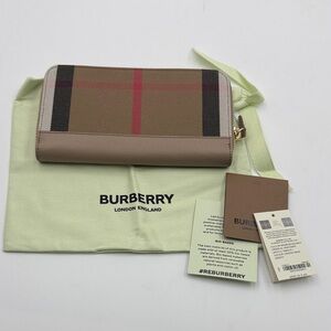 Burberry House Large Around Zip Checkered Wallet -Chestnut Beige